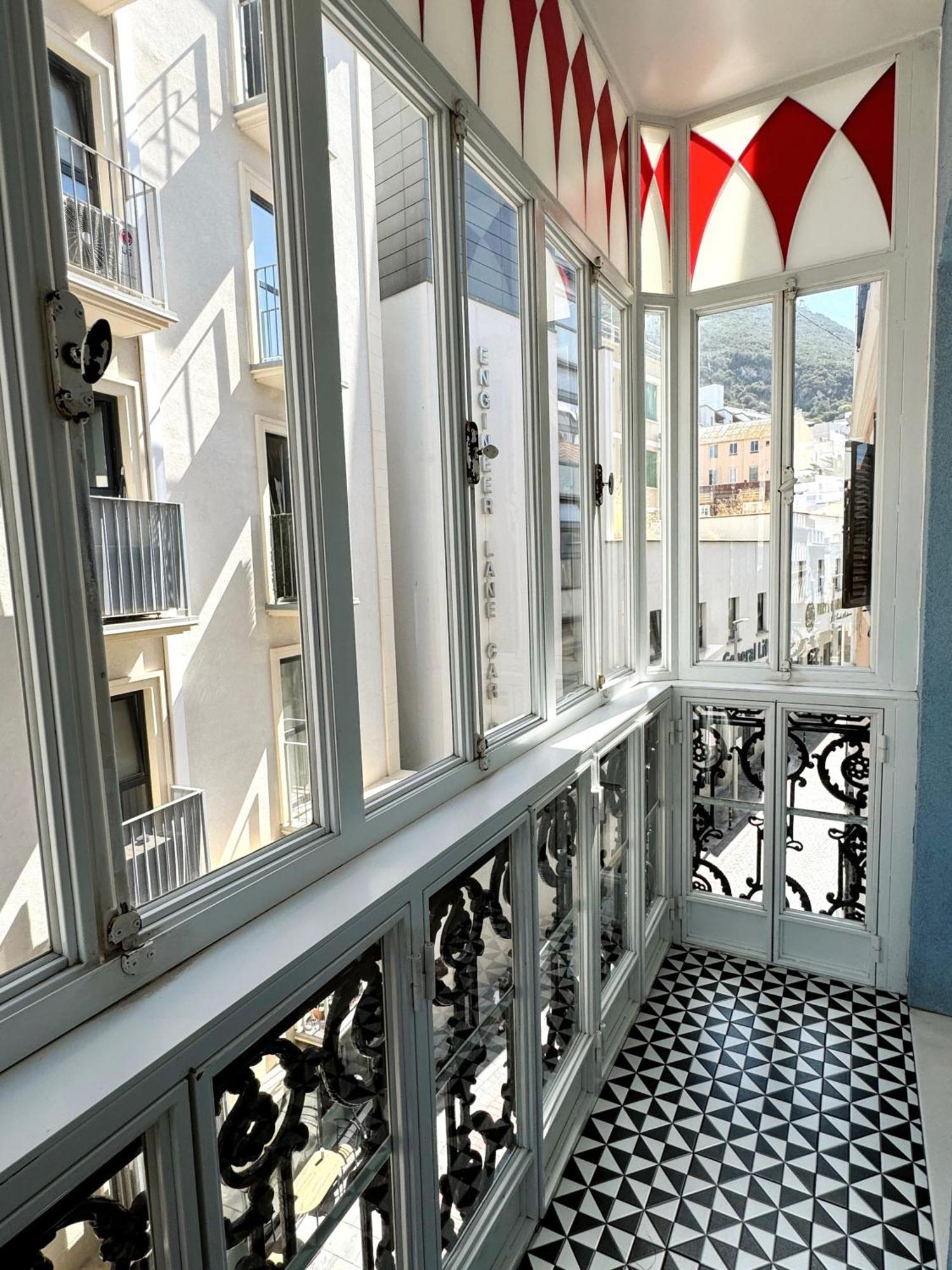 Fabulous City Centre Apartment - Grand Central House ยิบรอลตาร์ ภายนอก รูปภาพ