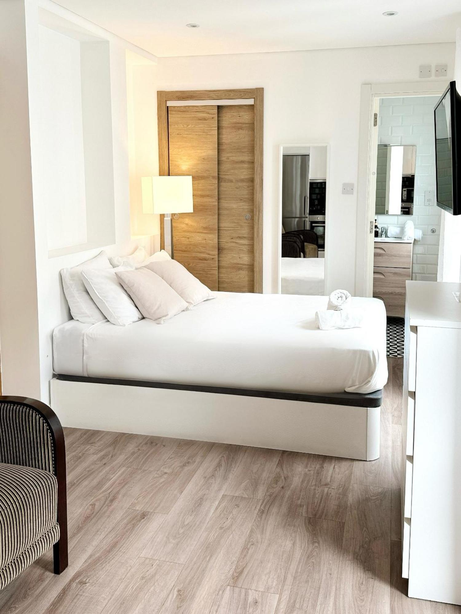 Fabulous City Centre Apartment - Grand Central House ยิบรอลตาร์ ภายนอก รูปภาพ