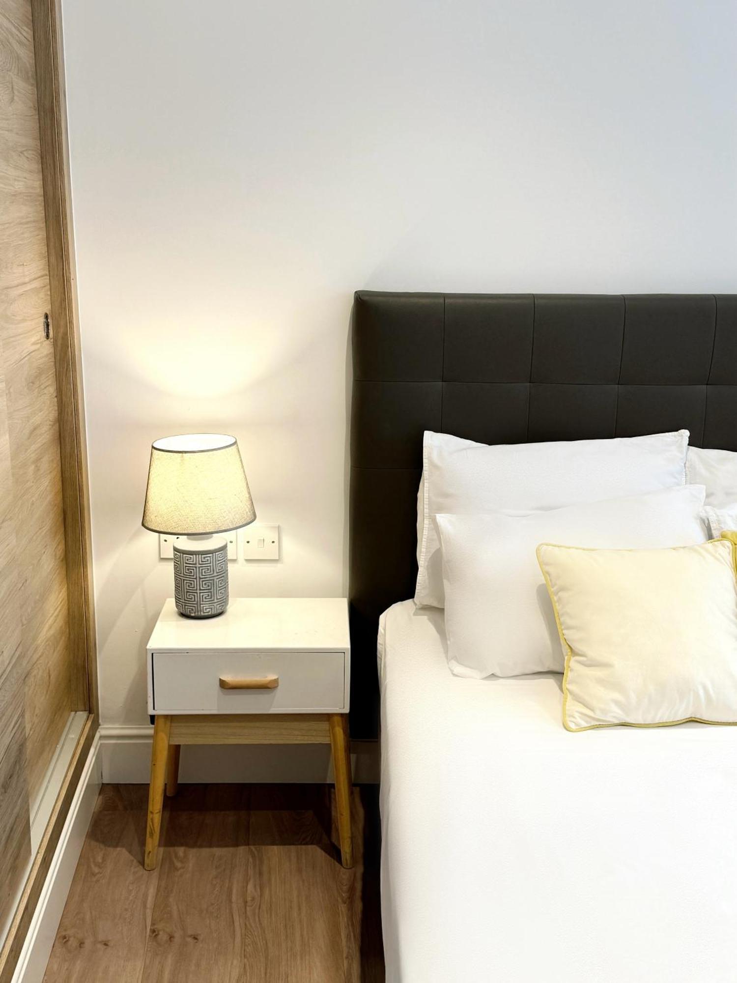 Fabulous City Centre Apartment - Grand Central House ยิบรอลตาร์ ภายนอก รูปภาพ