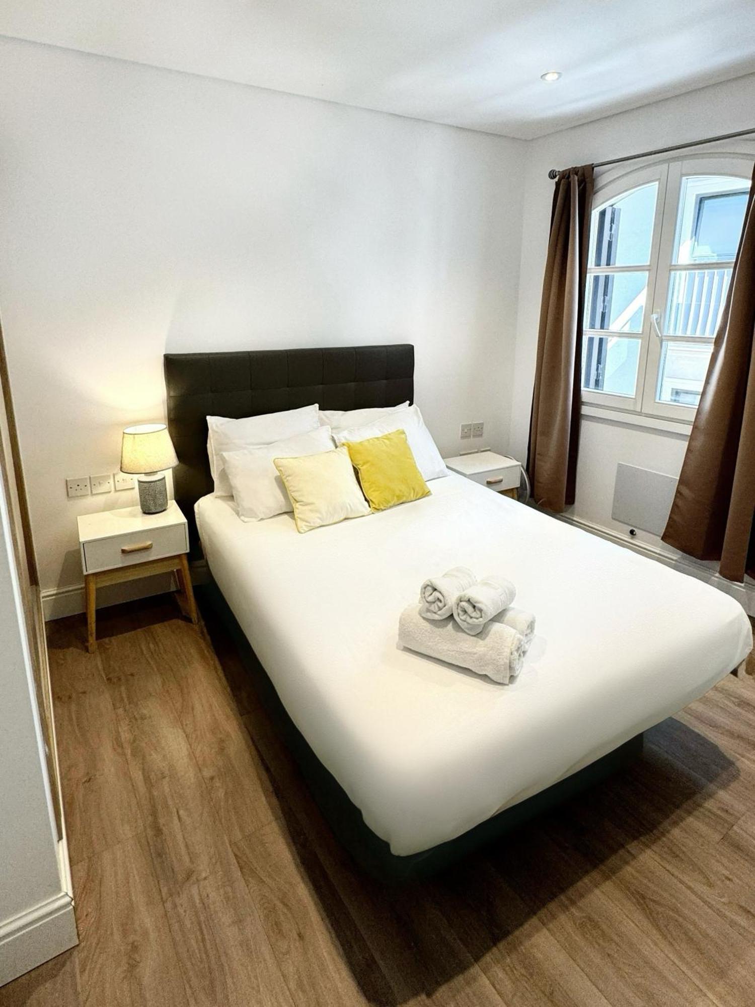 Fabulous City Centre Apartment - Grand Central House ยิบรอลตาร์ ภายนอก รูปภาพ