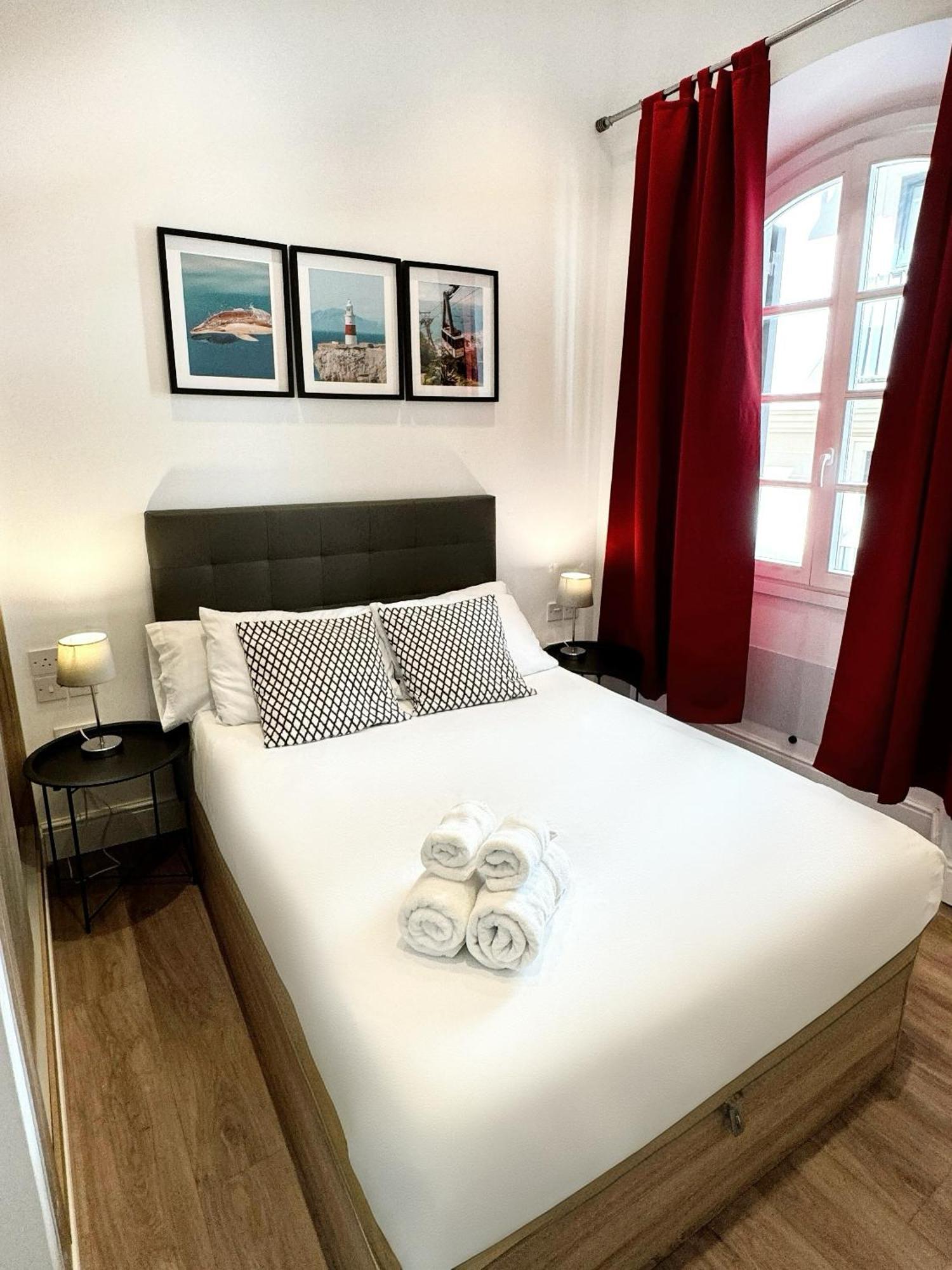 Fabulous City Centre Apartment - Grand Central House ยิบรอลตาร์ ภายนอก รูปภาพ